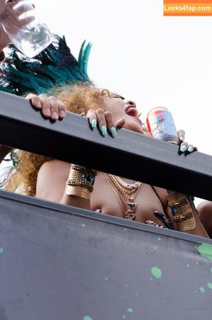 Rihanna photo #0041