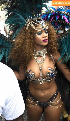 Rihanna photo #0045
