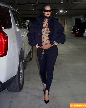 Rihanna photo #0115
