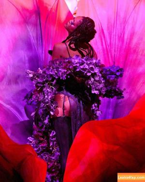 Rihanna photo #0150
