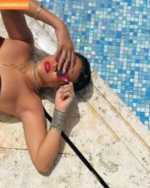 Rihanna photo #0172