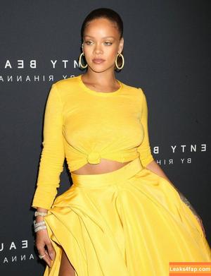Rihanna photo #0248