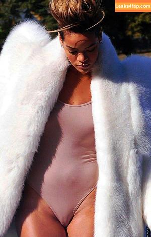 Rihanna photo #0256