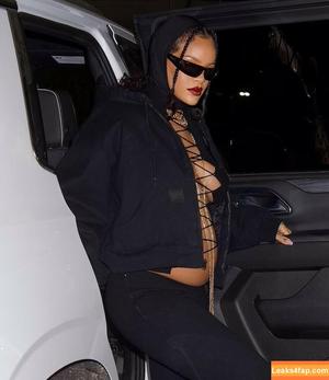 Rihanna photo #0273