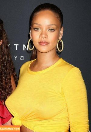 Rihanna photo #0303