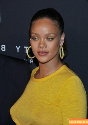 Rihanna photo #0315