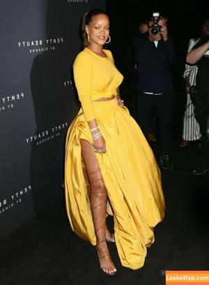 Rihanna photo #0323
