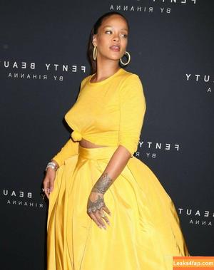 Rihanna photo #0328