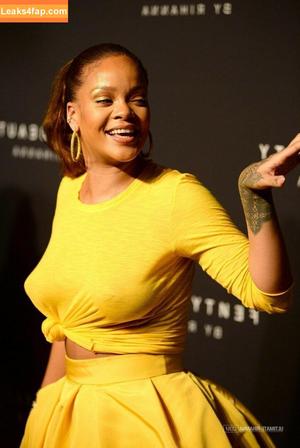 Rihanna photo #0331