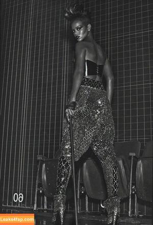 Rihanna photo #0352