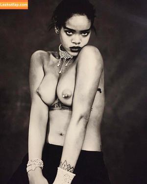 Rihanna photo #0367