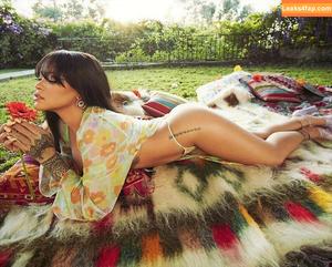 Rihanna photo #0395