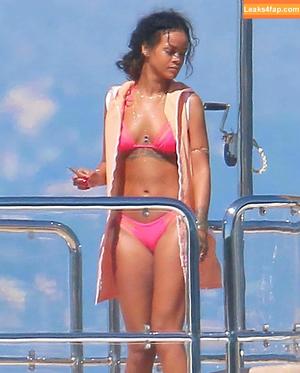 Rihanna photo #0405