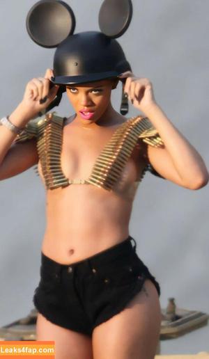 Rihanna photo #0643