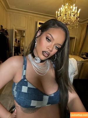 Rihanna photo #0819