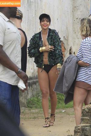 Rihanna photo #0946