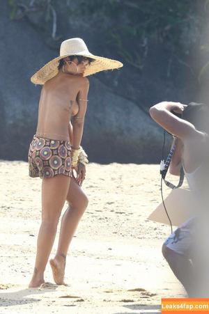 Rihanna photo #0948