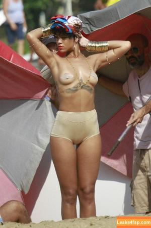 Rihanna photo #0949
