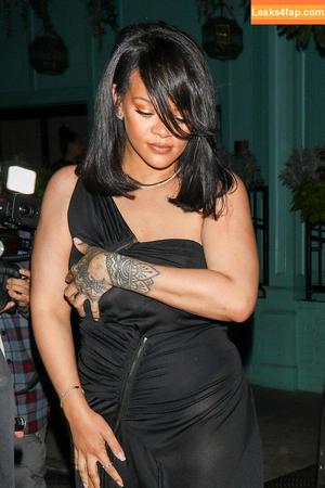 Rihanna photo #0963