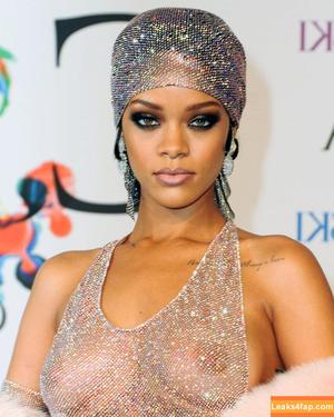 Rihanna photo #0978