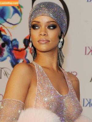 Rihanna photo #0983