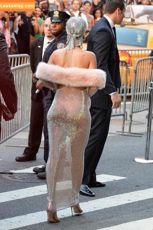Rihanna photo #0985