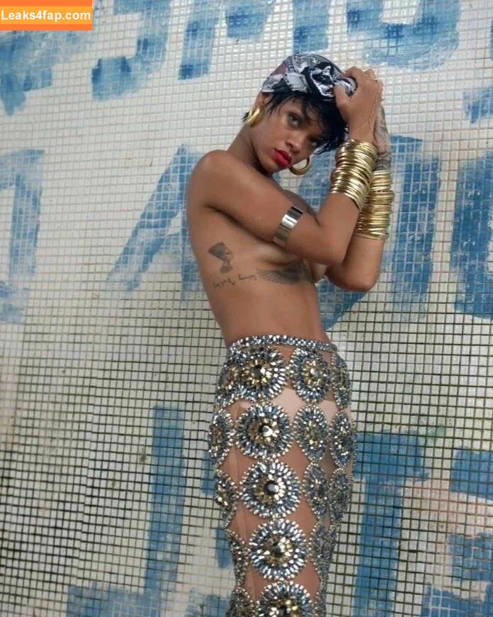 Rihanna / badgalriri leaked photo photo #1002