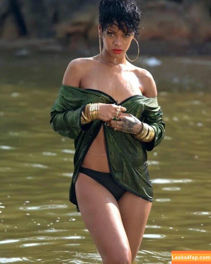 Rihanna / badgalriri leaked photo photo #1003