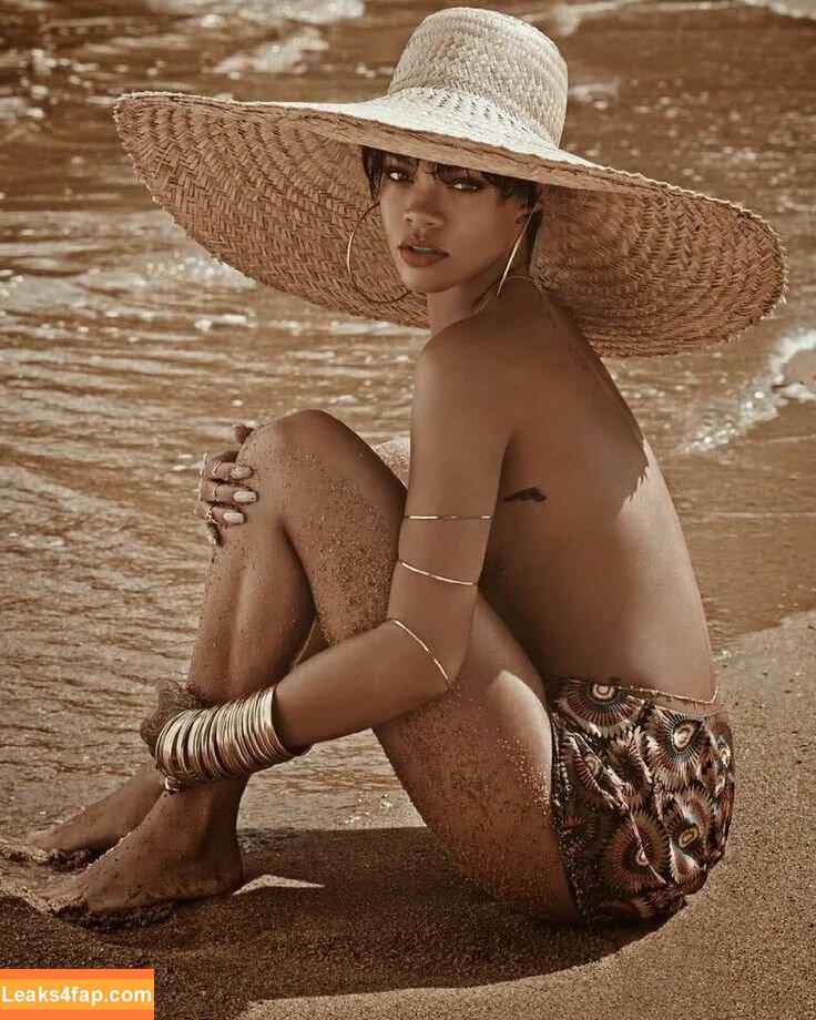 Rihanna / badgalriri leaked photo photo #1005