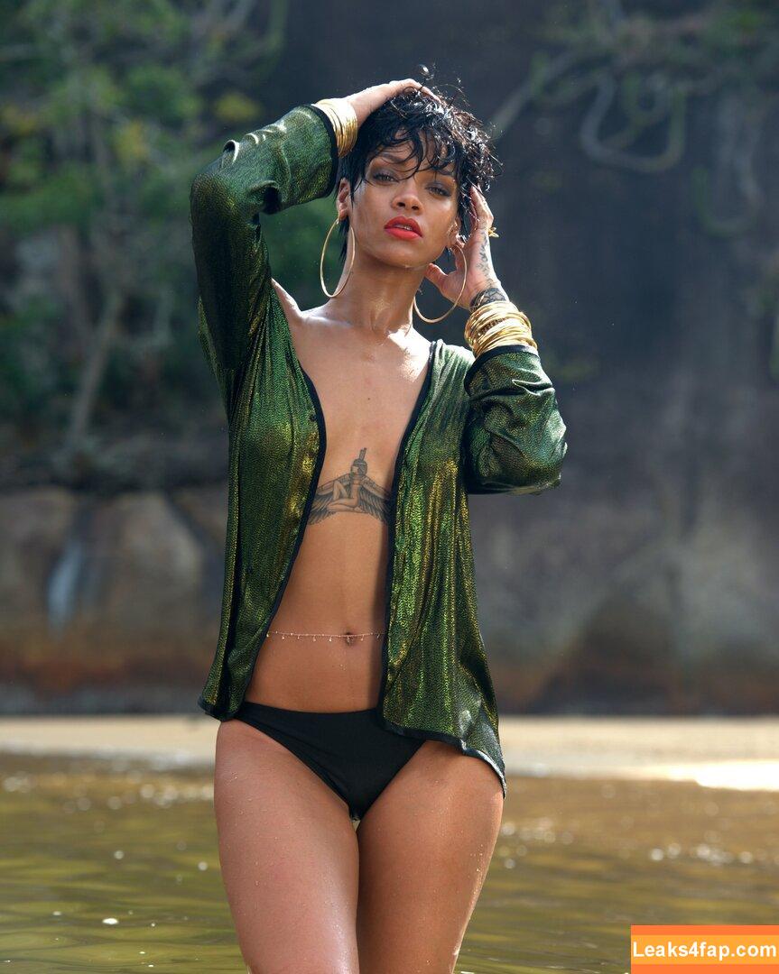 Rihanna / badgalriri leaked photo photo #1027