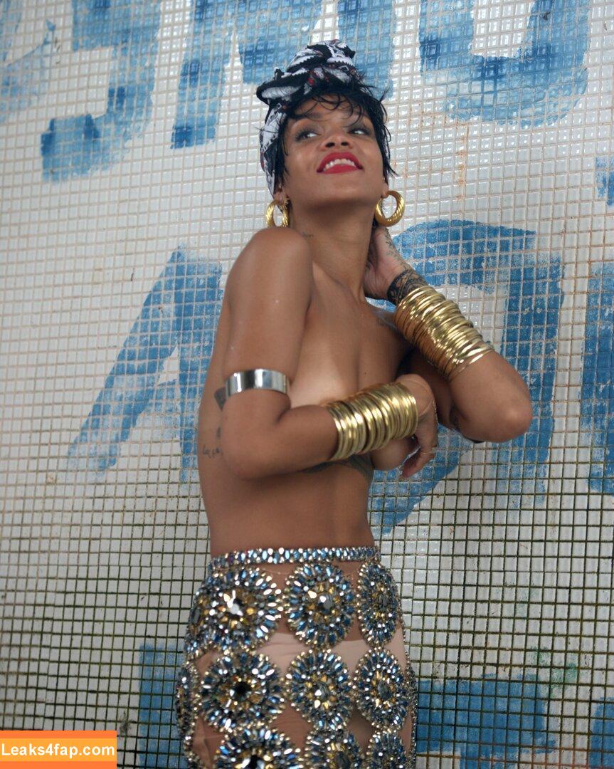 Rihanna / badgalriri leaked photo photo #1036