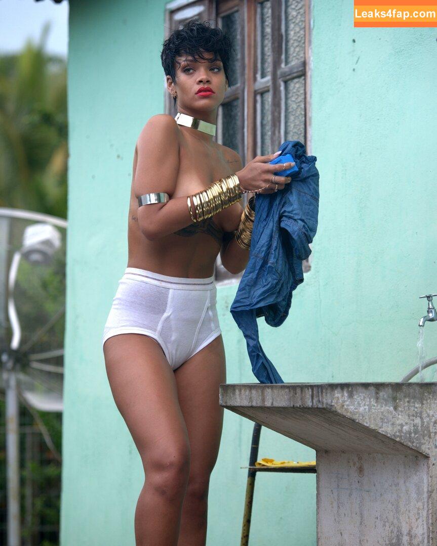 Rihanna / badgalriri leaked photo photo #1040