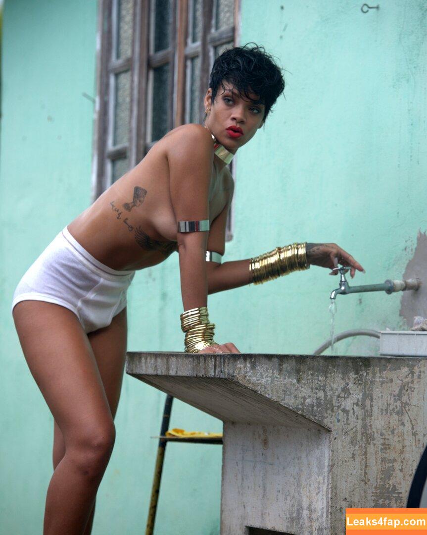 Rihanna / badgalriri leaked photo photo #1041