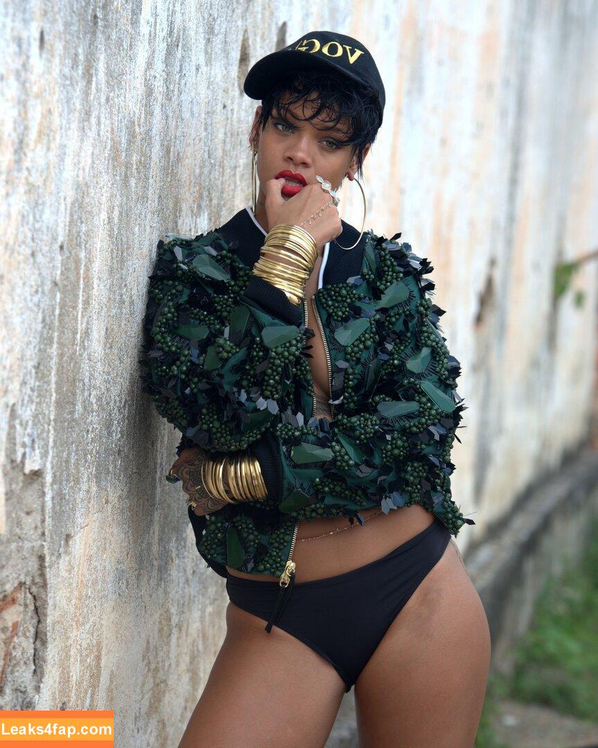 Rihanna / badgalriri leaked photo photo #1058