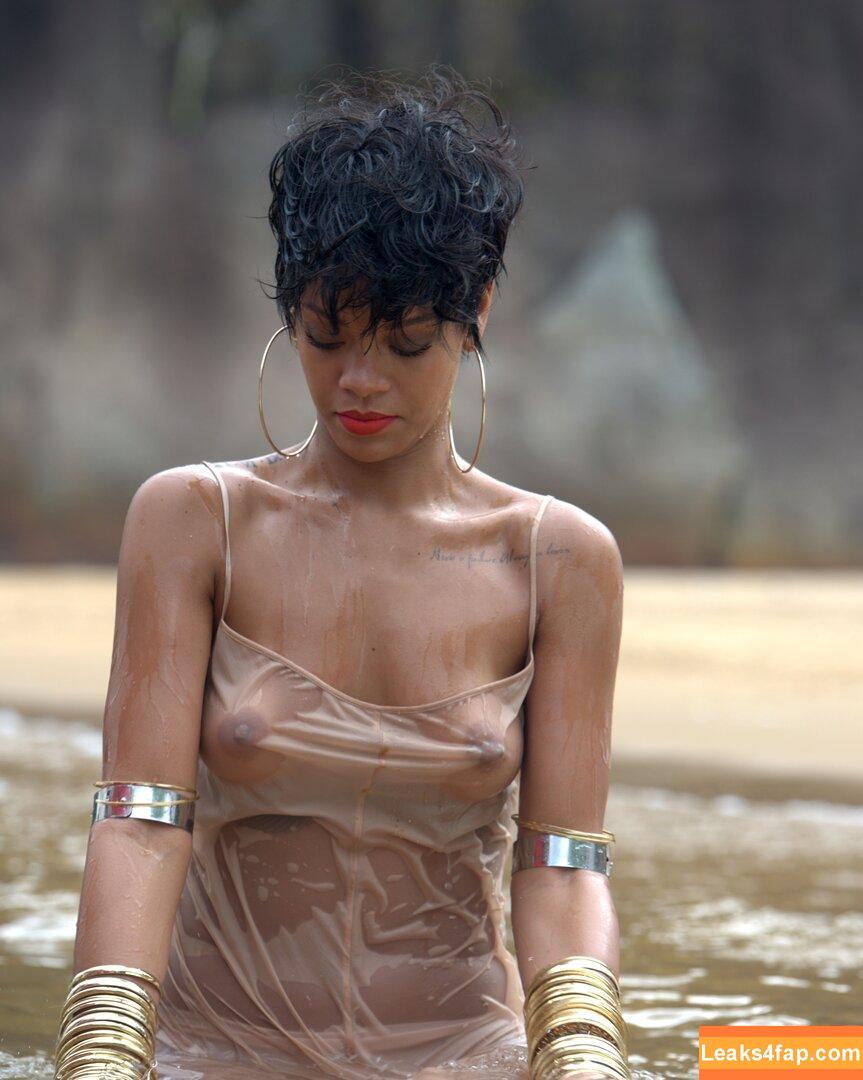 Rihanna / badgalriri leaked photo photo #1063
