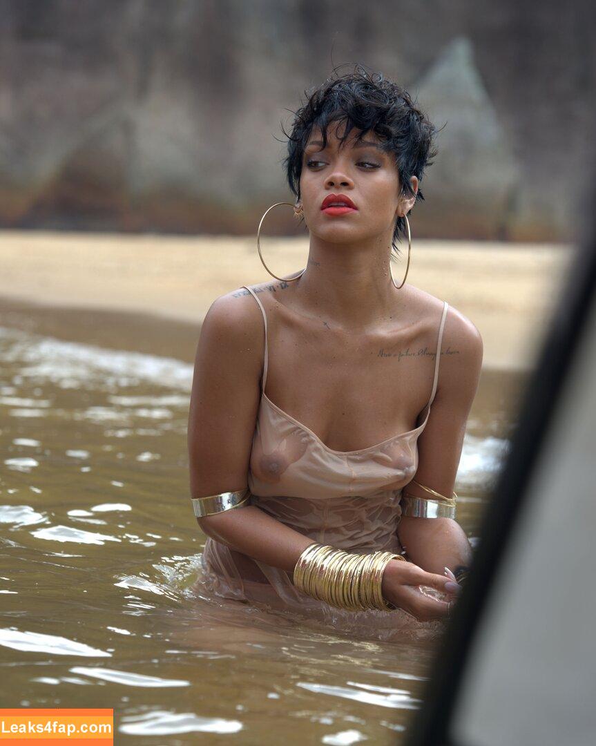 Rihanna / badgalriri leaked photo photo #1064