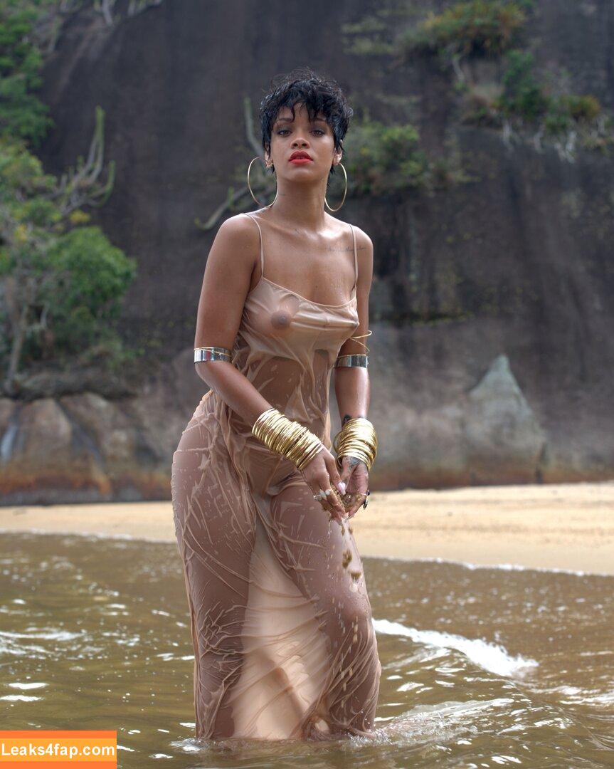 Rihanna / badgalriri leaked photo photo #1074