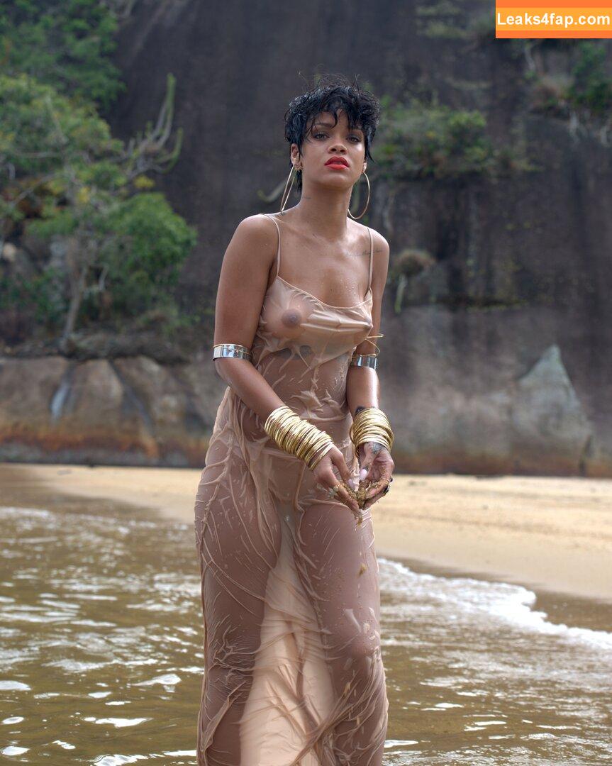 Rihanna / badgalriri leaked photo photo #1075
