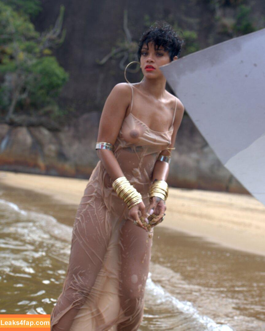 Rihanna / badgalriri leaked photo photo #1076