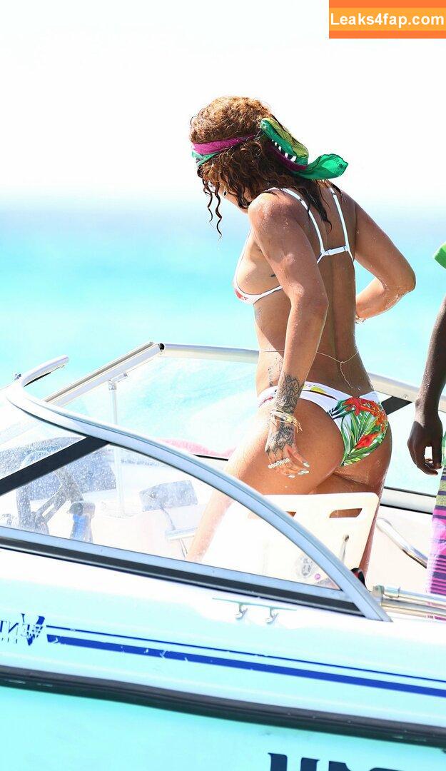 Rihanna / badgalriri leaked photo photo #1094