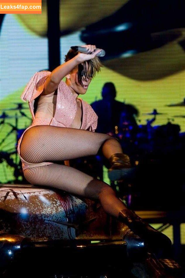 Rihanna / badgalriri leaked photo photo #1097