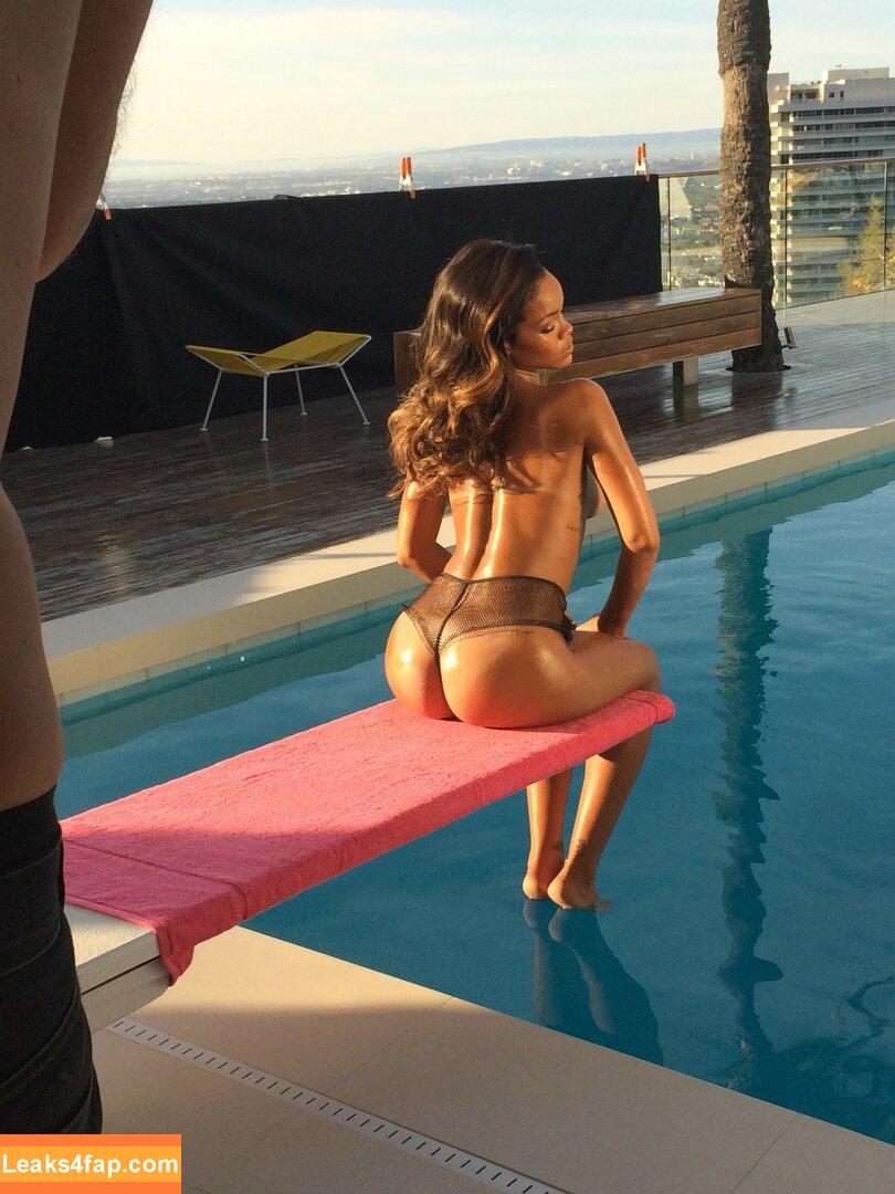 Rihanna / badgalriri leaked photo photo #1109