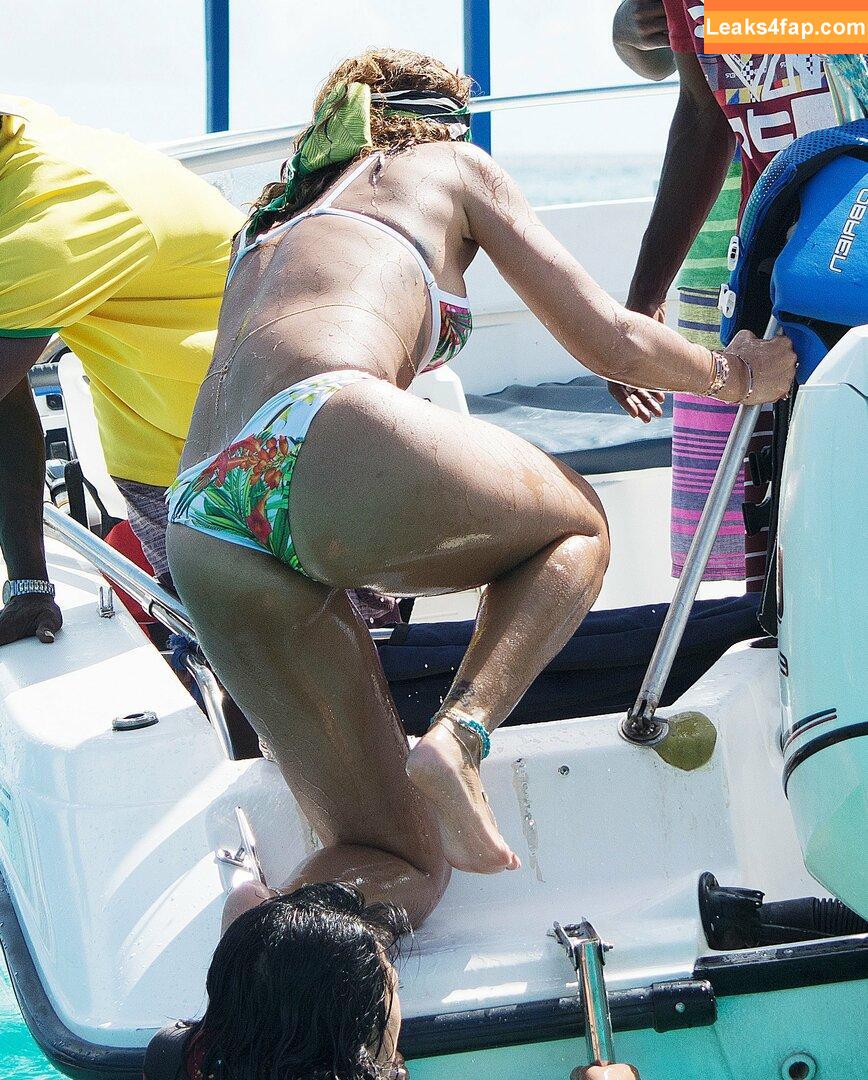 Rihanna / badgalriri leaked photo photo #1112