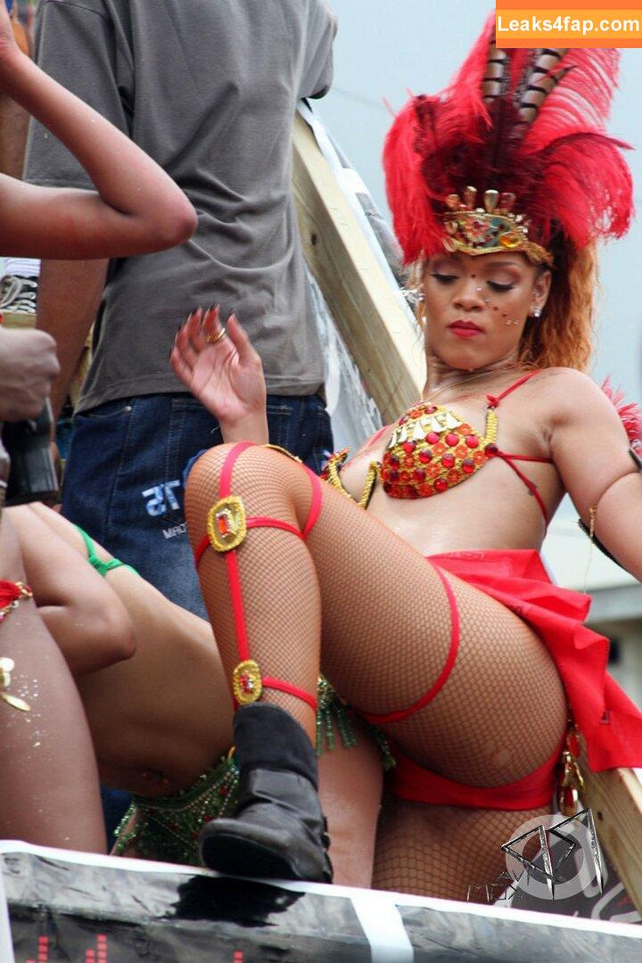 Rihanna / badgalriri leaked photo photo #1120