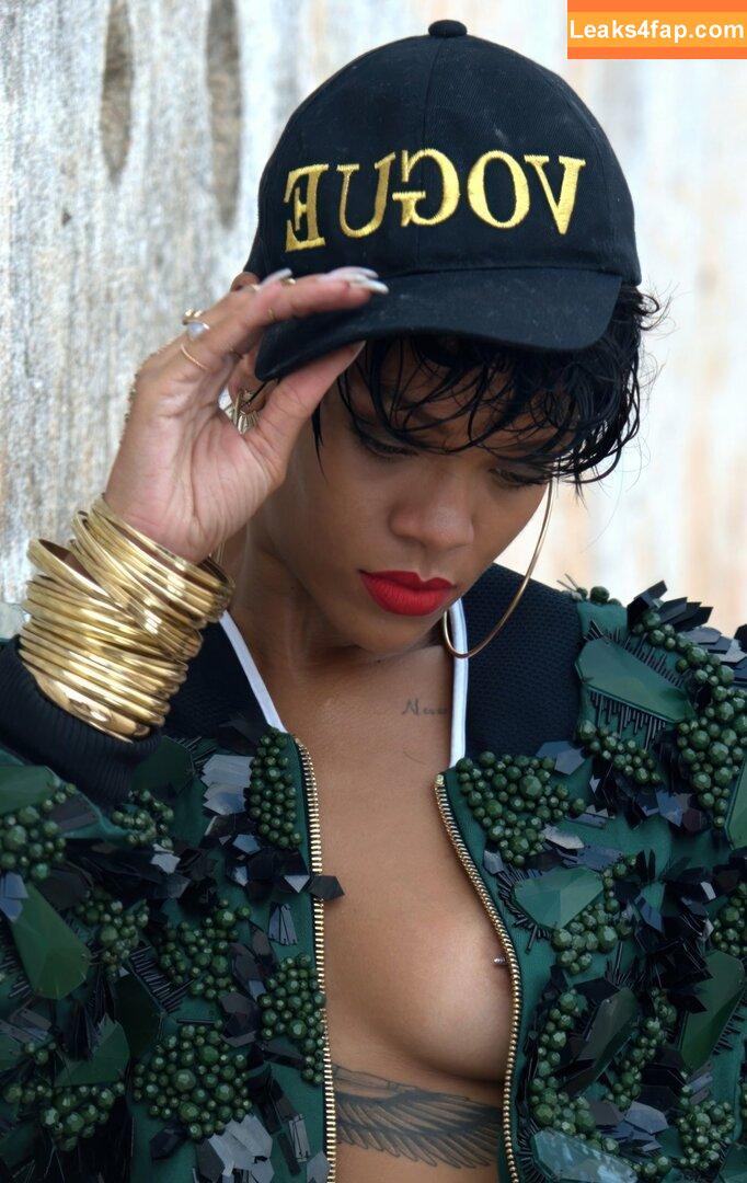 Rihanna / badgalriri leaked photo photo #1143