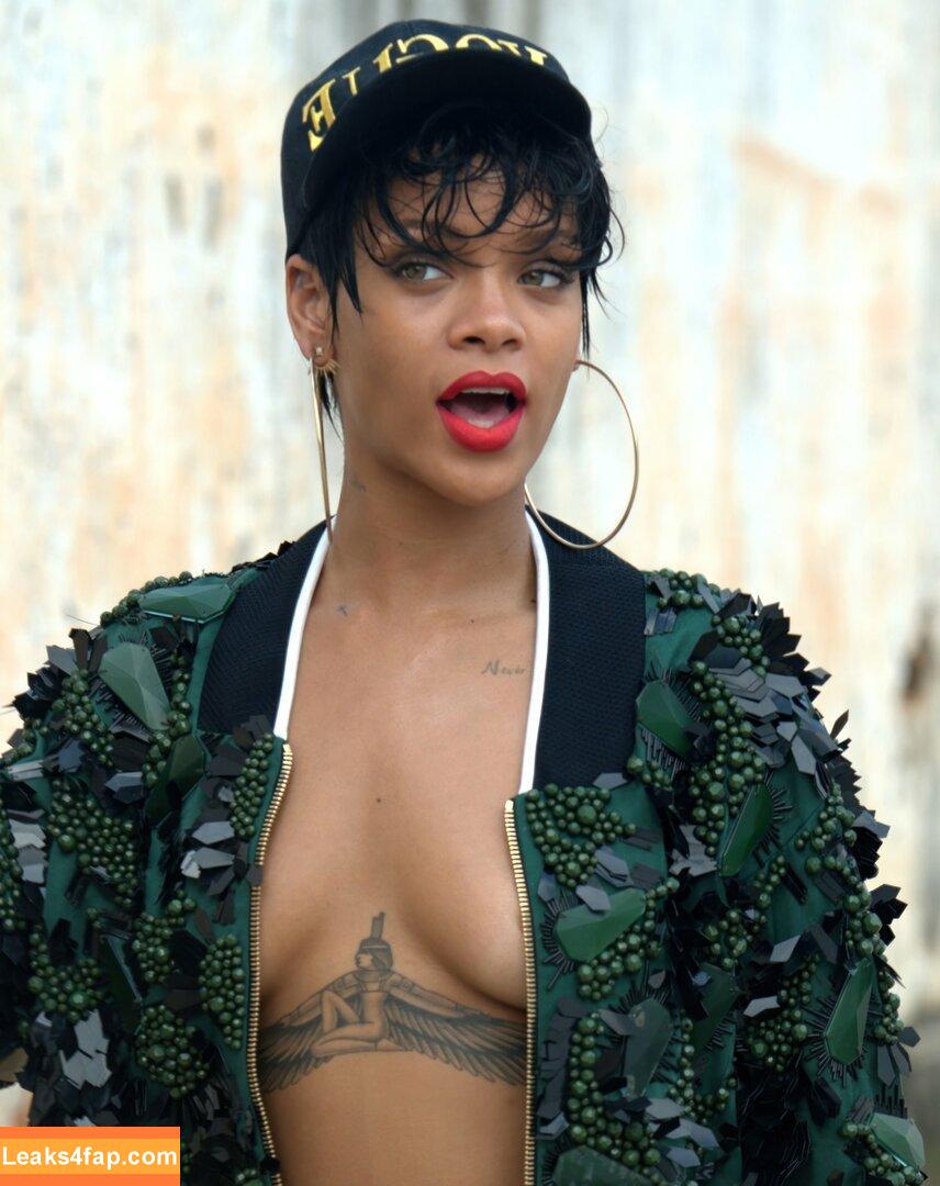 Rihanna / badgalriri leaked photo photo #1145