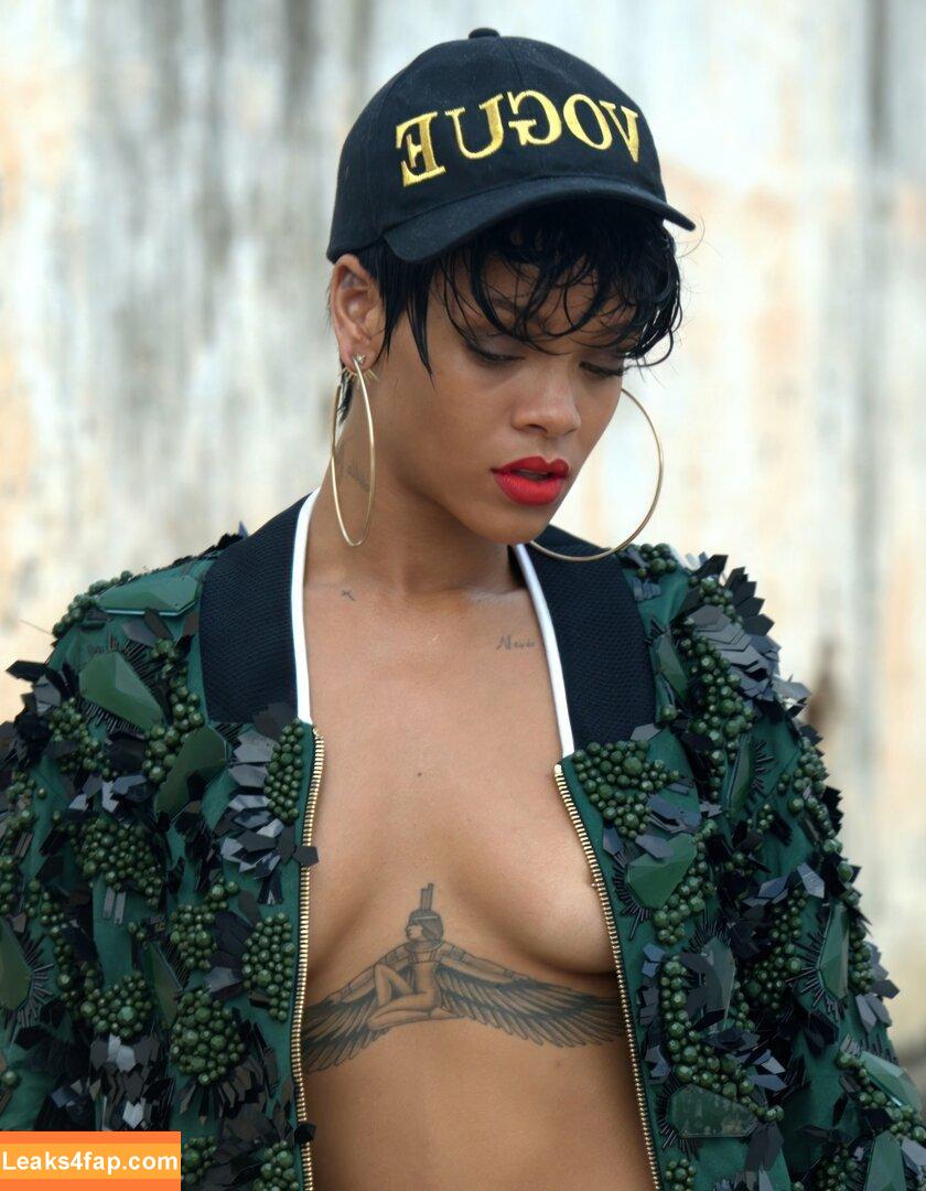Rihanna / badgalriri leaked photo photo #1146