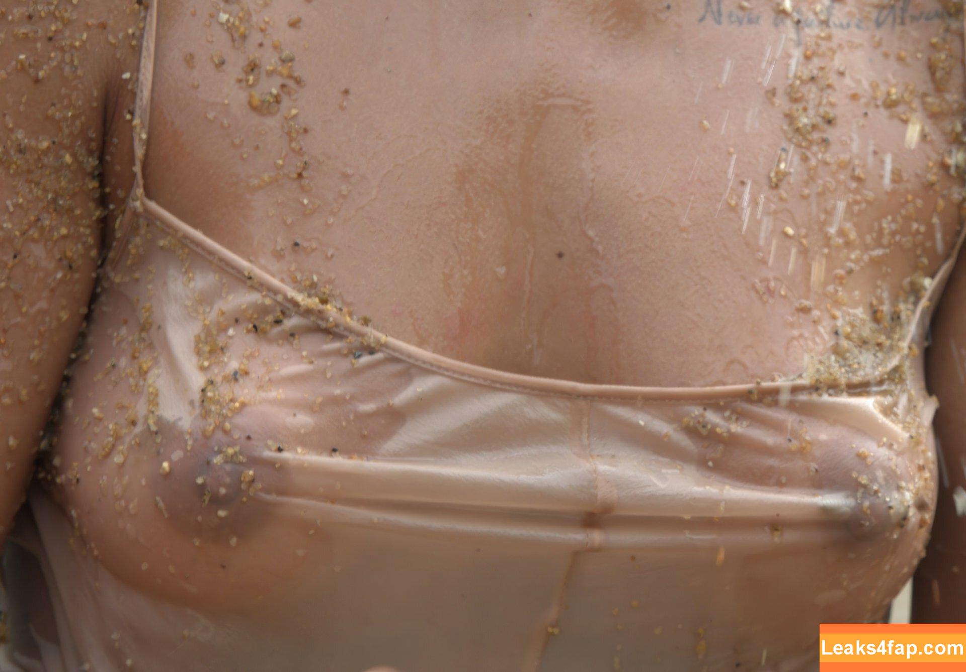 Rihanna / badgalriri leaked photo photo #1151