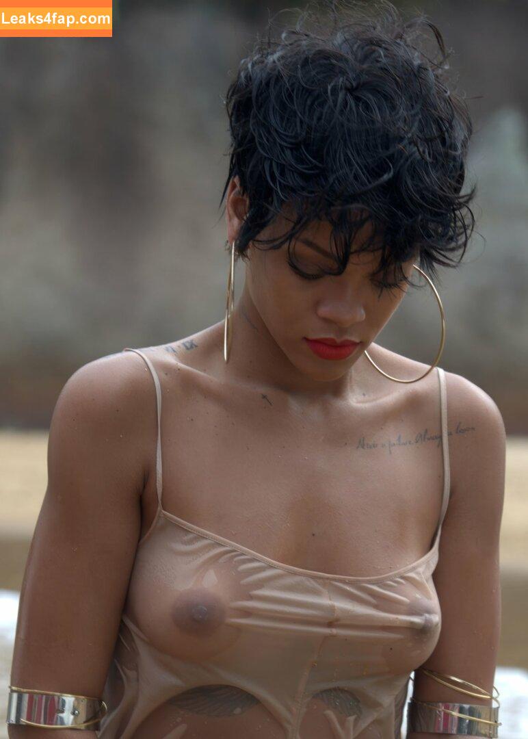Rihanna / badgalriri leaked photo photo #1157