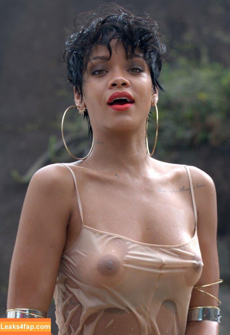 Rihanna / badgalriri leaked photo photo #1158